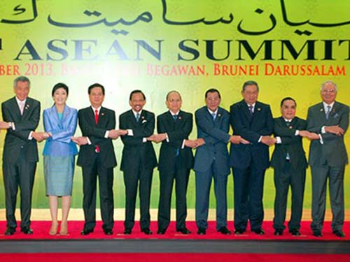 Lãnh  đạo các nước tham dự Hội nghị Cấp cao ASEAN lần thứ 23 và các Hội nghị Cấp cao liên quan.
