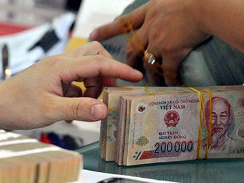 Có một điểm chung trong các ý kiến tham gia tọa đàm là cùng nhìn lại quãng khó khăn 2008 - 2011, gắn với những bất ổn trong tam giác quan hệ vàng - tỷ giá - cung tiền. “Vẽ mây nổi trăng”, qua đó để đánh giá những kết quả của chính sách tiền tệ những năm gần đây.