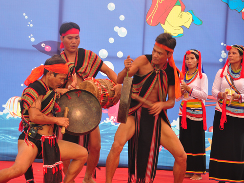 Hai đối thủ “đấu” với nhau cả nghệ thuật diễn tấu và sức mạnh    