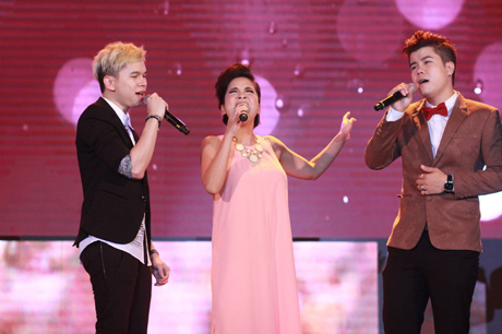 Diva Mỹ Linh biểu diễn cùng nhiều nam ca sĩ trẻ