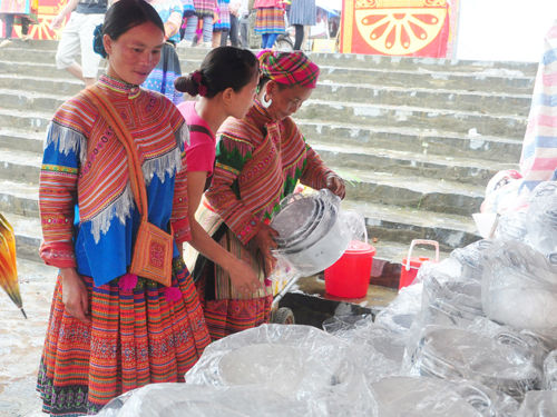 Đồ gia dụng tái chế bán nhiều tại các tỉnh miền núi