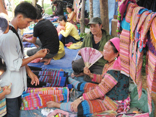 Những chuyến đưa hàng Việt về nông thôn đã giúp người tiêu dùng tiếp cận tốt hơn với hàng Việt