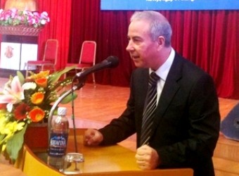Đại sứ Cherif Chikhi phát biểu tại lễ kỷ niệm