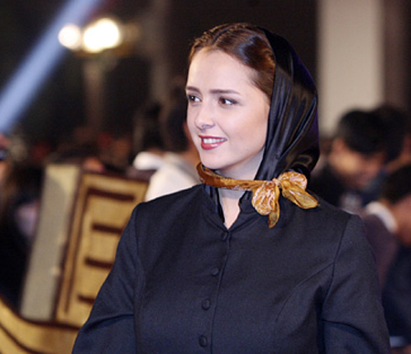 Với trang phục đen kín đáo, nữ diễn viên Iran toát lên vẻ đẹp dịu dàng, cuốn hút.