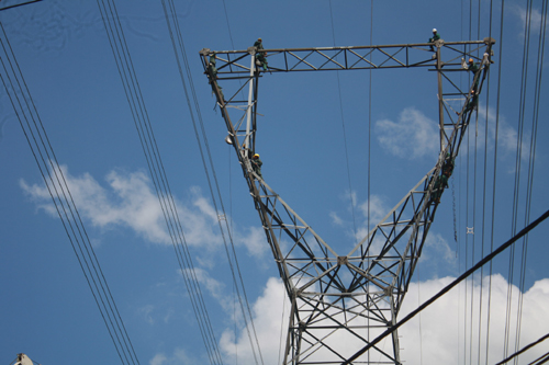 Tháo dỡ trụ cuối cùng của ĐD 500 kV mạch 2 tại Củ Chi để chuẩn bị mặt bằng  xây dựng ĐD 500 kV mạch 3