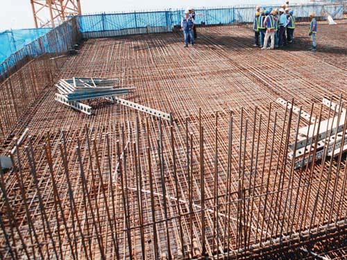 Nhiều dự án nhà ở xã hội phải thi công dang dở vì chủ đầu tư thiếu vốn