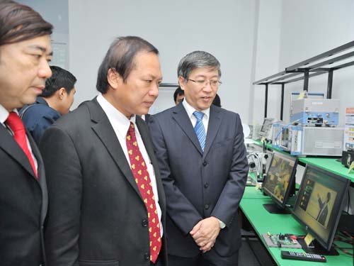 Mặc dù nhận được sự quan tâm của các bộ, ngành; nhưng việc ứng dụng CNTT trong nhiều DN vẫn dậm chân tại chỗ