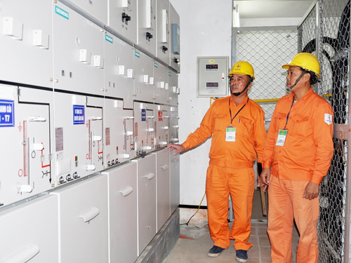 Kiểm tra trạm biến áp cấp điện cho kỳ họp Quốc hội
