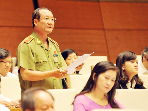 Quốc hội thảo luận tại hội trường