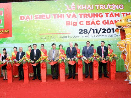 Cắt băng khai trương Đại siêu thị, Trung tâm thương mại Big C Bắc Giang.