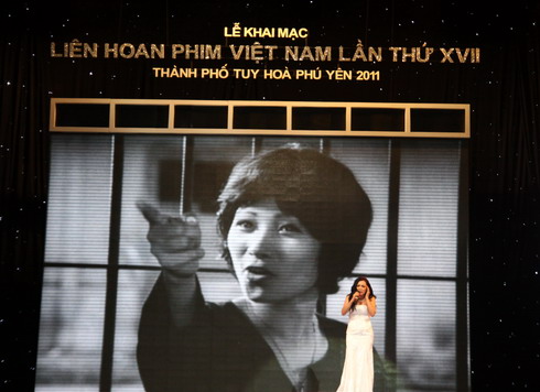 Phương Thanh biểu diễn ca khúc