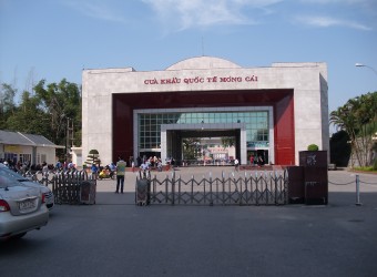 Mỗi năm có 300.000 lượt khách Trung Quốc qua cửa khẩu Móng Cái