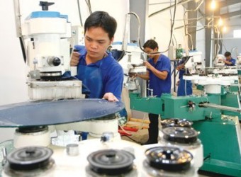 Dây chuyền của một doanh nghiệp sản xuất kính xây dựng ở TPHCM.