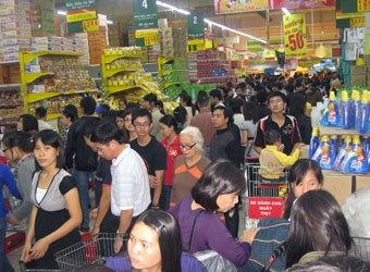 Các siêu thị Big C trên toàn quốc giảm giá từ 5 đến 50% cho hơn 1.300 mặt hàng.