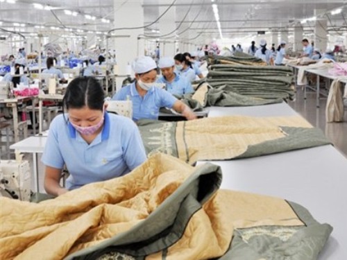 Đại diện các doanh nghiệp cho biết, mức thưởng Tết 2014 trung bình chỉ một tháng lương.