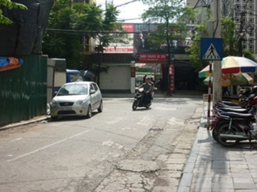 Một đoạn trên phố Bạch Thái Bưởi, quận Hà Đông.  