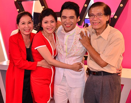 NSƯT Kim Xuân cùng chồng, con trai và con dâu.