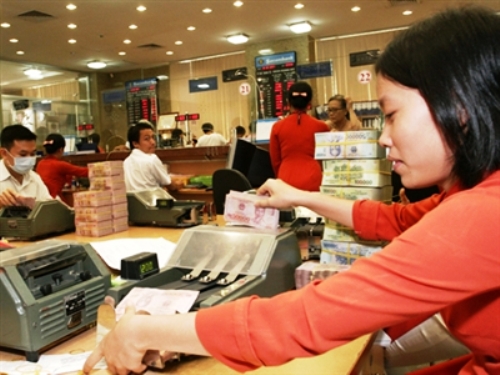 Van tín dụng có nên nới.