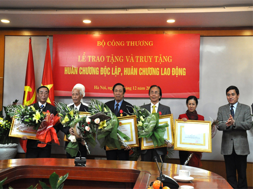 Các cá nhân được trao tặng Huân chương Lao động của Chủ tịch nước
