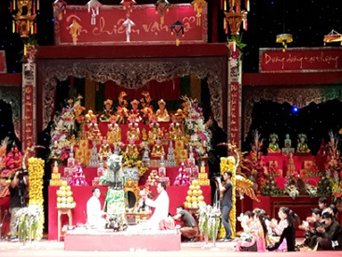 Liên hoan năm nay đã thu hút 170 thanh đồng, nhóm thực hành nghi lễ của Hà Nội và các tỉnh, thành khác tham gia