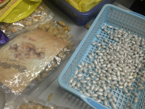 Hàng ngàn viên nén hình nhân đậu phộng chứa heroin.