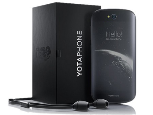 YotaPhone 2 với thiết kế tròn trịa hơn phiên bản đầu tiên