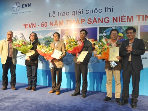 Các tác giả đoạt giải