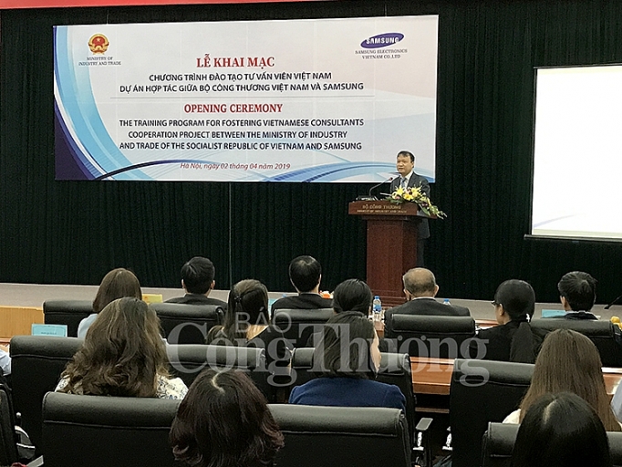 Việt Nam có thêm 105 chuyên gia về công nghiệp phụ trợ do Samsung đào tạo viet nam co them 105 chuyen gia ve cong nghiep phu tro do samsung dao tao