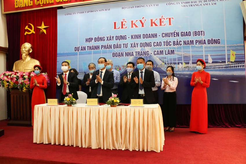 Lễ ký kết Hợp đồng Xây dựng – Kinh doanh – Chuyển giao (BOT) Dự án thành phần đầu tư xây dựng đoạn Nha Trang – Cam Lâm thuộc Dự án xây dựng một số đoạn đường bộ cao tốc trên tuyến Bắc – Nam phía Đông Lễ ký kết Hợp đồng Xây dựng – Kinh doanh – Chuyển giao (BOT) Dự án thành phần đầu tư xây dựng đoạn Nha Trang – Cam Lâm thuộc Dự án xây dựng một số đoạn đường bộ cao tốc trên tuyến Bắc – Nam phía Đông