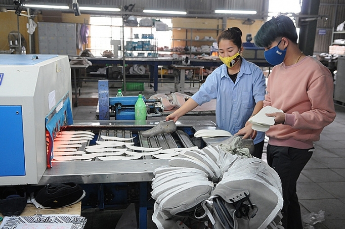 ung dung cong nghe 40 trong nganh da giay can danh gia day du cac tac dong doi voi san xuat va xa hoi