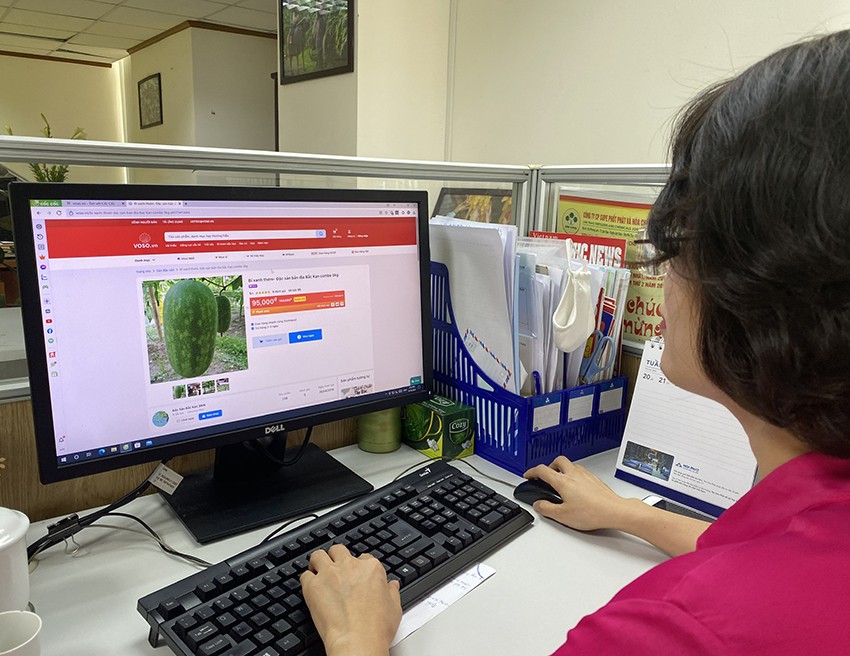 “Bắt tay” tiêu thụ sản phẩm OCOP cho bà con dân tộc thiểu số “Bắt tay” tiêu thụ sản phẩm OCOP cho bà con dân tộc thiểu số