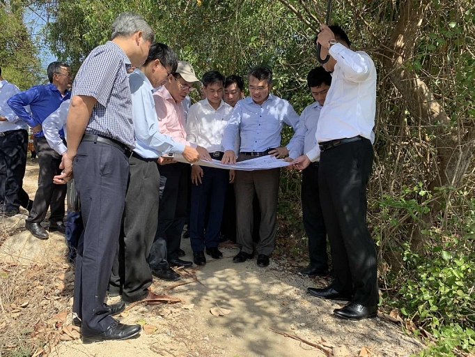 Đoàn công tác Bộ Công Thương thị sát 5 dự án điện khí hoá lỏng LNG doan cong tac bo cong thuong thi sat 5 du an dien khi hoa long lng