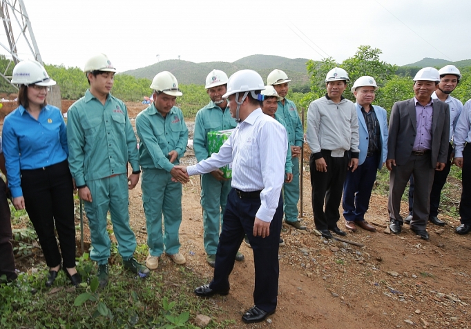 xuan som tren cong truong