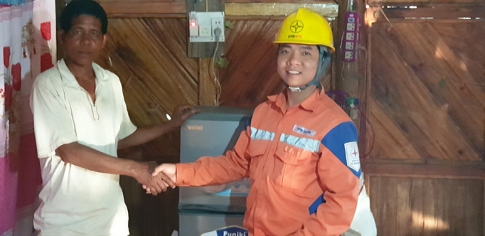 Hơn 100 hộ dân ở Điện Biên có điện trước Tết Canh Tý hon 100 ho dan o dien bien co dien truoc tet canh ty