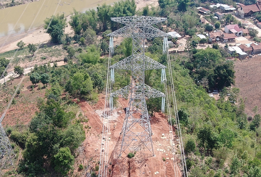Thi công đường dây 500kV mạch 3 tại Hà Tĩnh vẫn gặp khó vì vướng mặt bằng Thi công đường dây 500kV mạch 3 tại Hà Tĩnh vẫn gặp khó vì vướng mặt bằng
