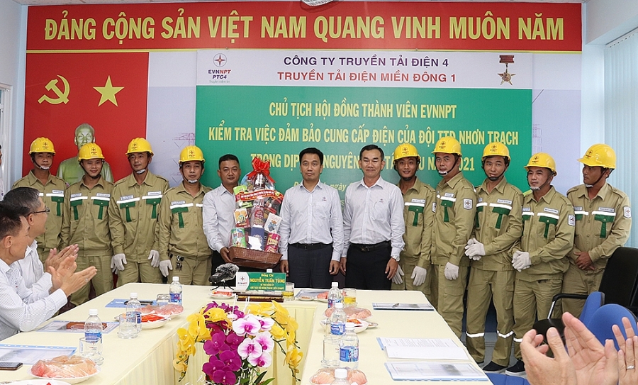 Lãnh đạo EVNNPT chúc Tết và kiểm tra việc cấp điện tại Truyền tải điện Miền Đông 1 Lãnh đạo EVNNPT chúc Tết và kiểm tra việc cấp điện tại Truyền tải điện Miền Đông 1