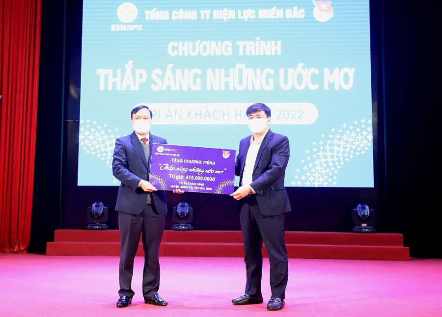 EVNNPC: Tiếp tục hành trình thắp sáng ước mơ EVNNPC: Tiếp tục hành trình thắp sáng ước mơ