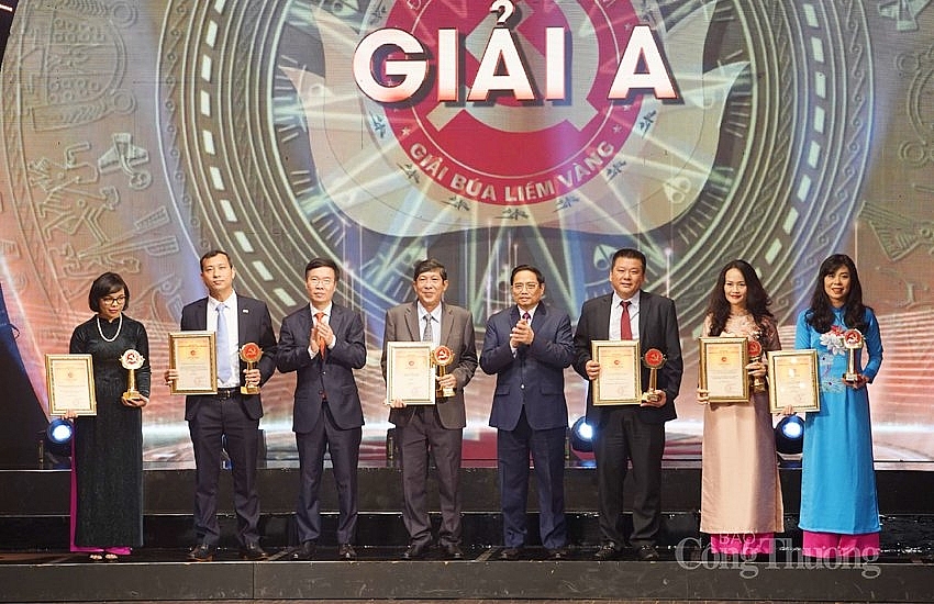 Báo chí cần tiếp tục đổi mới, chủ động, đóng góp tích cực hơn nữa trong công tác xây dựng Đảng Báo chí cần tiếp tục đổi mới, chủ động, đóng góp tích cực hơn nữa trong công tác xây dựng Đảng