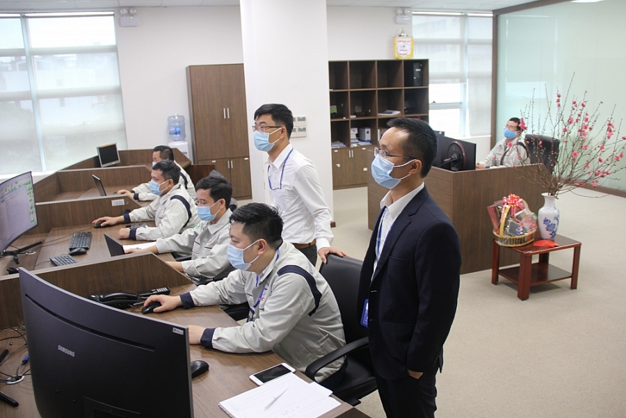 Chuyện kể về những kỹ sư điện đón Tết trong phòng trực Chuyện kể về những kỹ sư điện đón Tết trong phòng trực