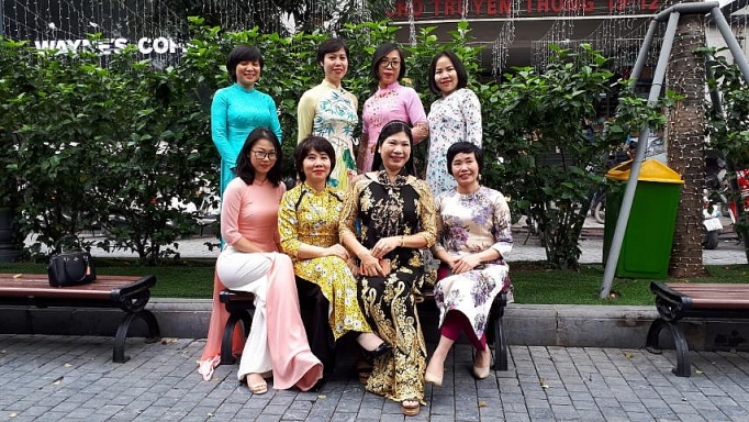 phu nu nganh cong thuong duyen dang trong ta ao dai