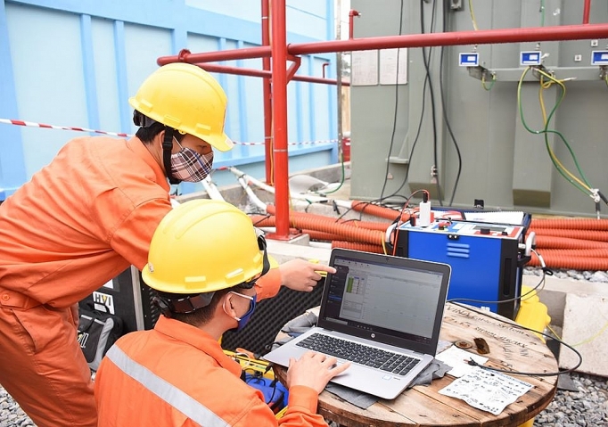 evnnpc vuot kho dam bao cap dien mua nang nong