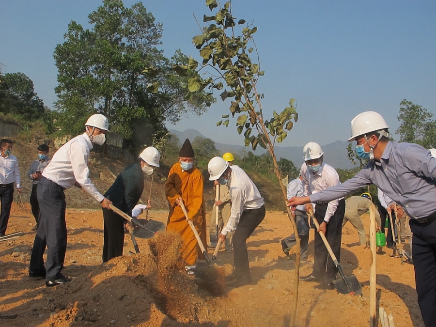 EVN phấn đấu trồng 100.000 cây xanh năm 2021 EVN phấn đấu trồng 100.000 cây xanh năm 2021