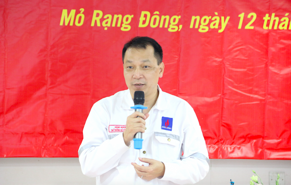 Đoàn công tác Bộ Công Thương: Thăm, động viên cán bộ, nhân viên làm việc tại Giàn khoan mỏ Rạng Đông