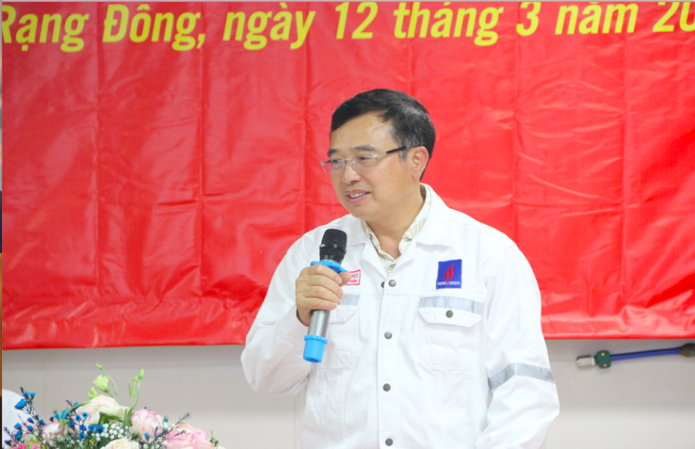 Đoàn công tác Bộ Công Thương: Thăm, động viên cán bộ, nhân viên làm việc tại Giàn khoan mỏ Rạng Đông