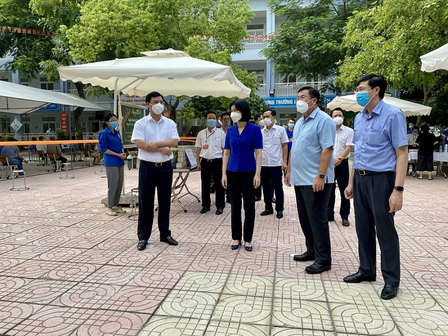 Ghi nhận công tác phòng chống dịch ở Hoàng Mai Ghi nhận công tác phòng chống dịch ở Hoàng Mai