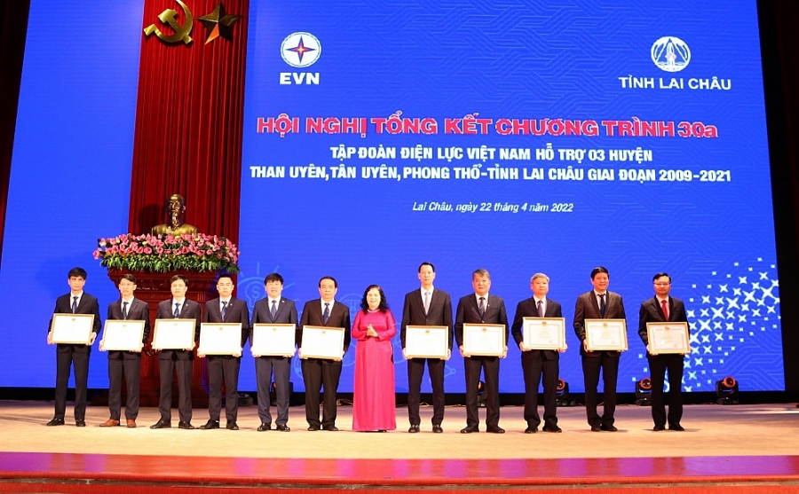 EVN đã hỗ trợ 980,2 tỷ đồng cho chương trình 30a EVN đã hỗ trợ 980,2 tỷ đồng cho chương trình 30a