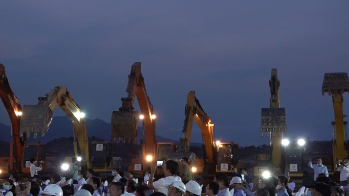 trung nam group phat dong thi dua du an nha may dien mat troi ket hop cong trinh truyen tai 500kv