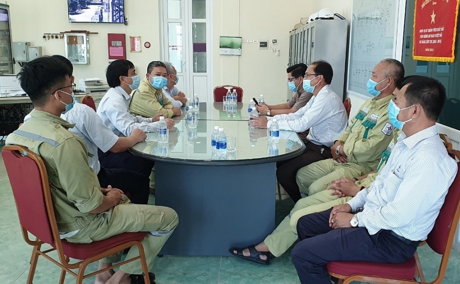 Công đoàn EVNNPT tổ chức tọa đàm và thăm hỏi người lao động nhân dịp Tháng Công nhân Công đoàn EVNNPT tổ chức tọa đàm và thăm hỏi người lao động nhân dịp Tháng Công nhân