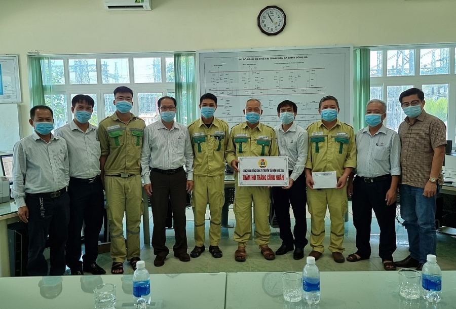 Công đoàn EVNNPT tổ chức tọa đàm và thăm hỏi người lao động nhân dịp Tháng Công nhân Công đoàn EVNNPT tổ chức tọa đàm và thăm hỏi người lao động nhân dịp Tháng Công nhân
