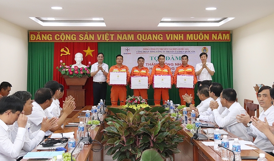 EVNNPT hướng về người lao động nhân Tháng Công nhân và Tháng hành động an toàn vệ sinh lao động EVNNPT hướng về người lao động nhân Tháng Công nhân và Tháng hành động an toàn vệ sinh lao động